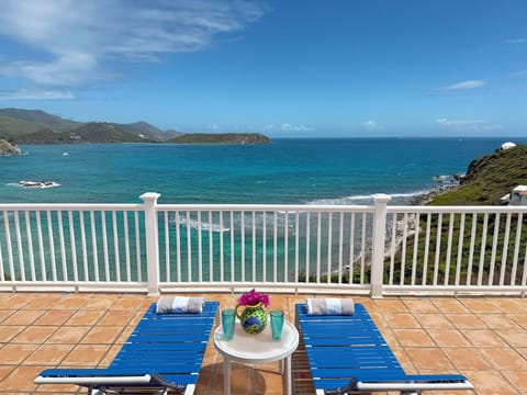 Come relax in your lounge chairs and listen to the surf of Hart Bay