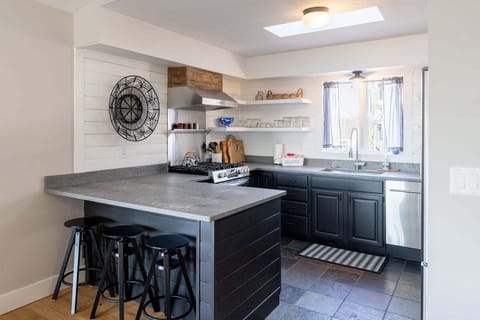 3 Extra seating at the Bar