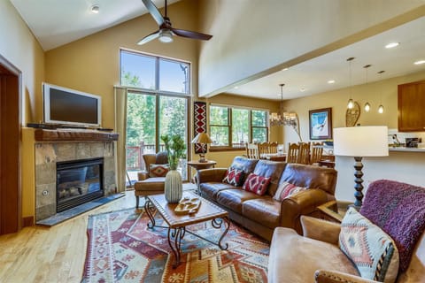 Living Area - Highland Greens Comfort - Breckenridge Vacation Rental