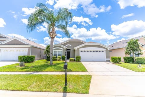 Welcome to 8118 Windsor Palms!