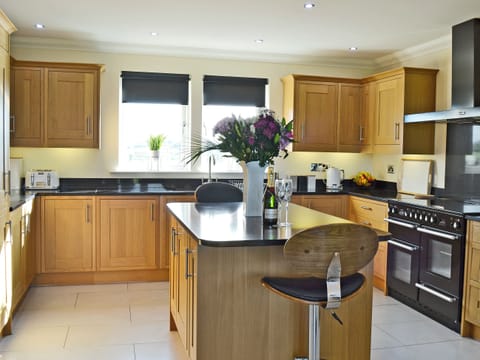 Tastefully modernised kitchen area | Wheatfield House, Kilmaurs, near Kilmarnock