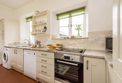 Ground floor: Fully equipped farmhouse kitchen