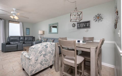 Phoenix East 2 2064, Orange Beach, Alabama, beach front, 2 bedroom condominium on the 6th floor
