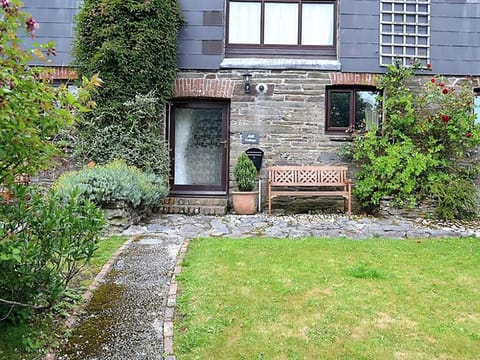 An attractive stone built holiday home | Mill Cottage, Fowey