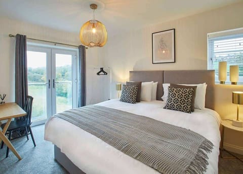 Hoggarths Retreat, Whitby - Host & Stay