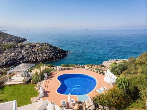 Sparkling pool overlooking the sea, ideal for a refreshing dip with a view.