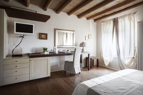 Comfort Double or Twin Room | Minibar, individually furnished, desk, laptop workspace