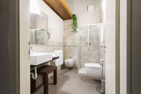 Deluxe Double Room | Bathroom | Hair dryer, bathrobes, bidet, heated floors