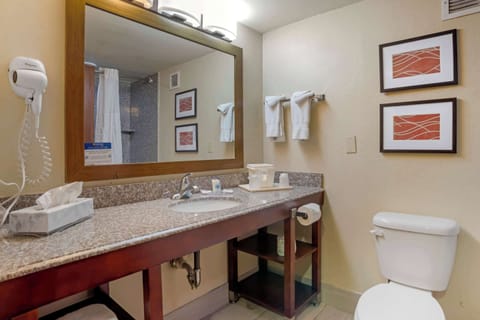 Standard Room, 1 King Bed, Non Smoking | In-room safe, desk, soundproofing, iron/ironing board