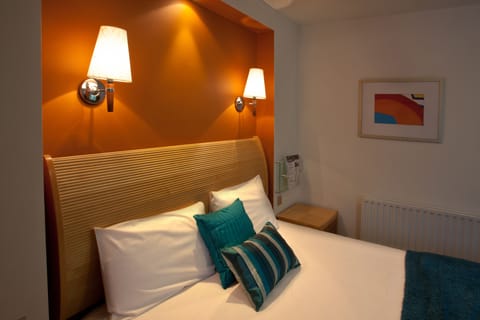 In-room safe, iron/ironing board, WiFi (free), bed sheets