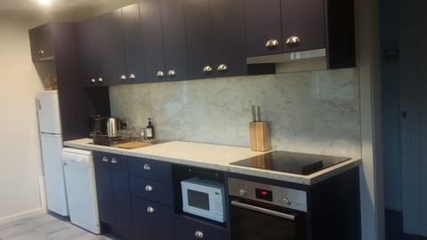 Well equipped kitchen with Bosch appliances.