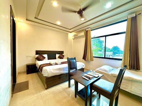 Family Room | In-room safe, soundproofing, WiFi (free)