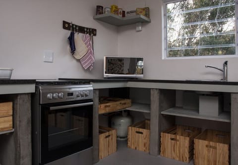 Panoramic House | Private kitchen | Full-size fridge, microwave, oven, stovetop