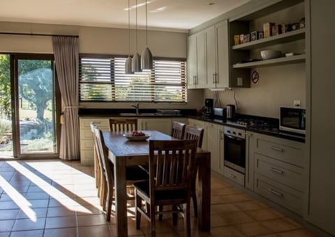 Panoramic House | In-room dining