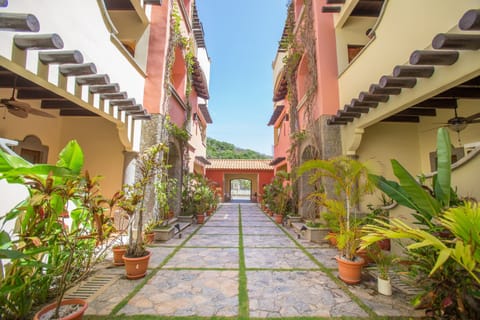 Apartment, 2 Bedrooms | Property grounds