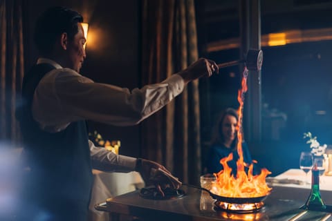 4 restaurants; breakfast, lunch, dinner, and brunch served