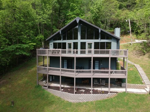 Plenty of outdoor space to hangout and enjoy the view of the lake.