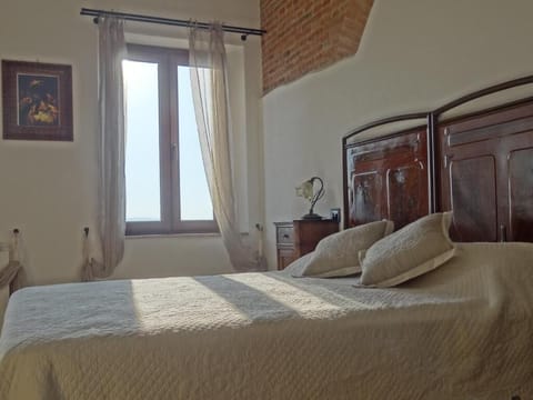 Suite | Hypo-allergenic bedding, down comforters, individually decorated