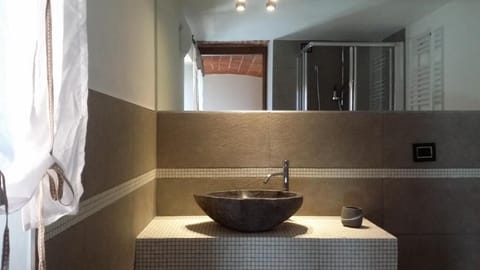Suite | Bathroom sink