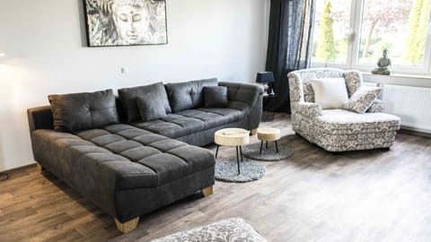Apartment | Living room | Flat-screen TV