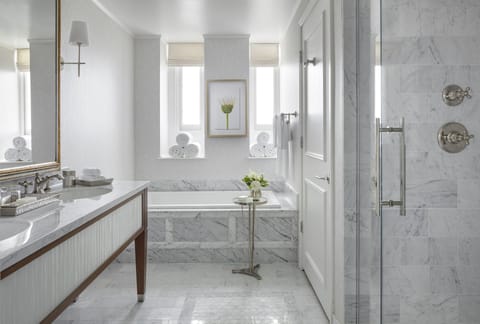 Separate tub and shower, deep soaking tub, free toiletries, hair dryer