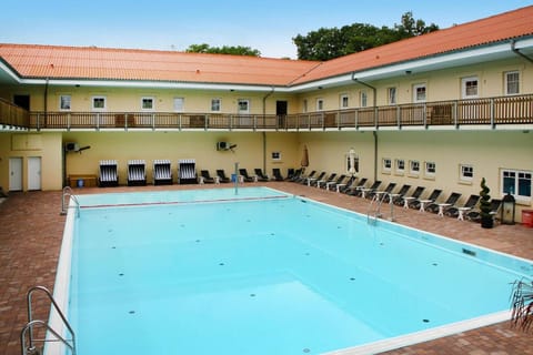 Holiday Home Swimming Pool