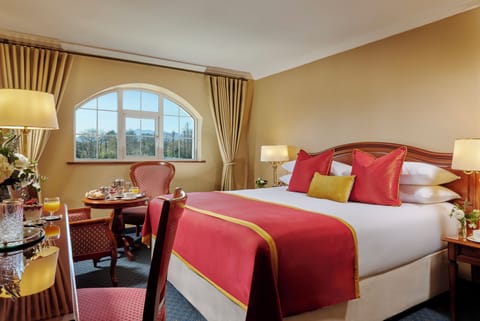 Classic King Room | In-room safe, desk, iron/ironing board, free WiFi
