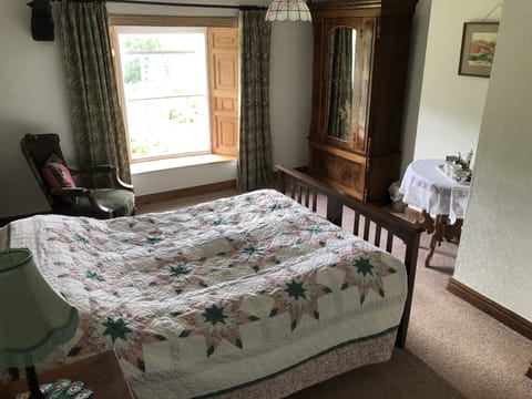 Double Room, Private Bathroom | Individually decorated, individually furnished, bed sheets