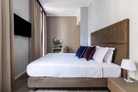 Classic Double Room | Hypo-allergenic bedding, down comforters, minibar, in-room safe