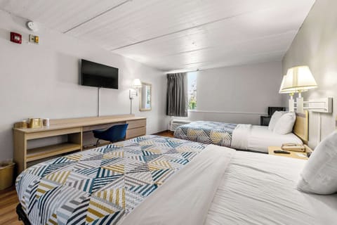 Laptop workspace, free WiFi, bed sheets