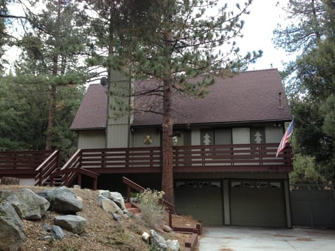 Four Seasons Retreat 4,000 Square feet, 2 kitchens, 2 Master bedrooms