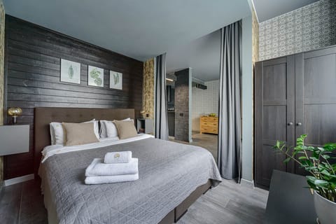 City Studio | Premium bedding, iron/ironing board, WiFi (free), bed sheets