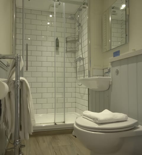 Economy Double Room | Iron/ironing board, free WiFi, bed sheets