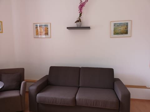 Classic Quadruple Room | In-room safe, desk, blackout drapes, iron/ironing board