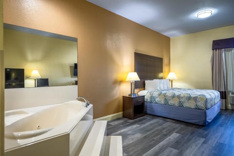 Suite, 1 King Bed, Non Smoking, Hot Tub (Refrigerator & Microwave) | Pillowtop beds, blackout drapes, iron/ironing board, free WiFi