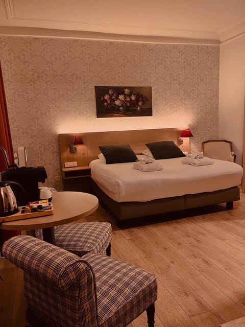 Deluxe Double Room, 1 King Bed | Minibar, in-room safe, desk, WiFi