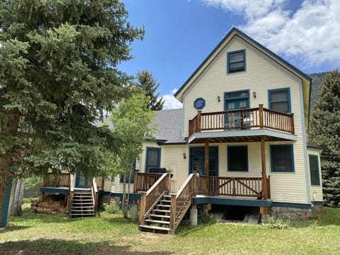 Full view - back of the house 