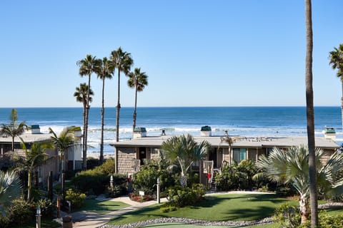 Mesmerizing views of the Pacific Ocean can be enjoyed from the balcony of Turquoise Beach.