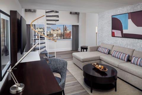 Suite | City view