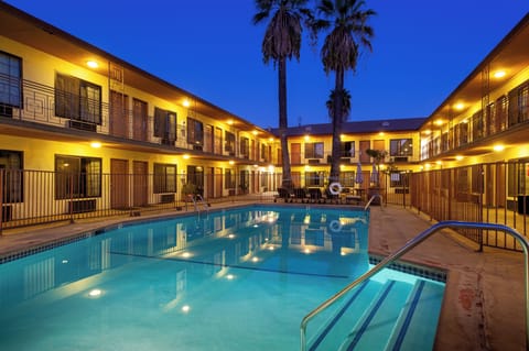 Outdoor pool, open 9:00 AM to 9:00 PM, sun loungers