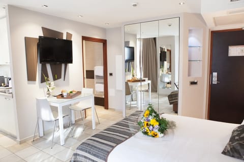 Superior Room | In-room safe, desk, soundproofing, iron/ironing board