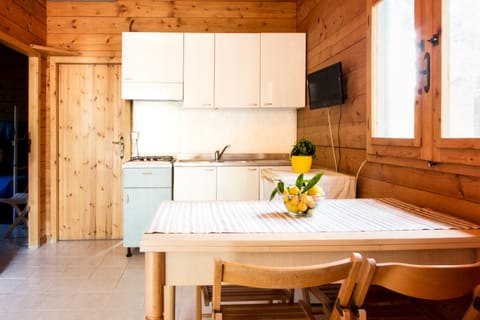 Basic Bungalow, 2 Bedrooms | In-room safe, desk, soundproofing, free WiFi