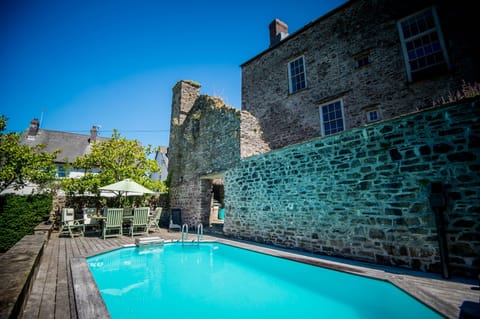 Heated outdoor Swiming pool