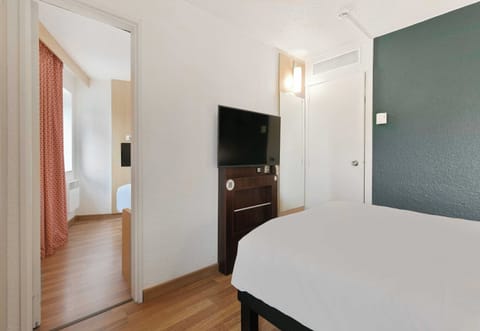 Standard Triple Room, Non Smoking | Desk, laptop workspace, blackout drapes, soundproofing