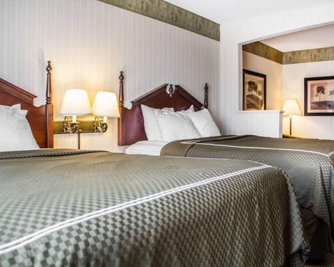 Desk, blackout drapes, iron/ironing board, free WiFi