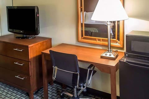 Premium bedding, desk, iron/ironing board, free cribs/infant beds