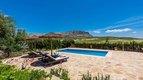 Tere Antequera - La Higuera by Ruralidays