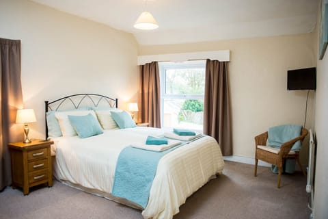 spacious master bedroom