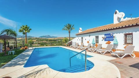 La Viña del Arenal Pizarra by Ruralidays