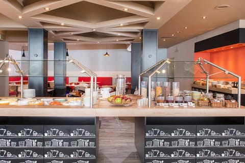 Daily buffet breakfast for a fee